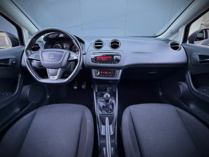 Seat Ibiza 2012 photo 2