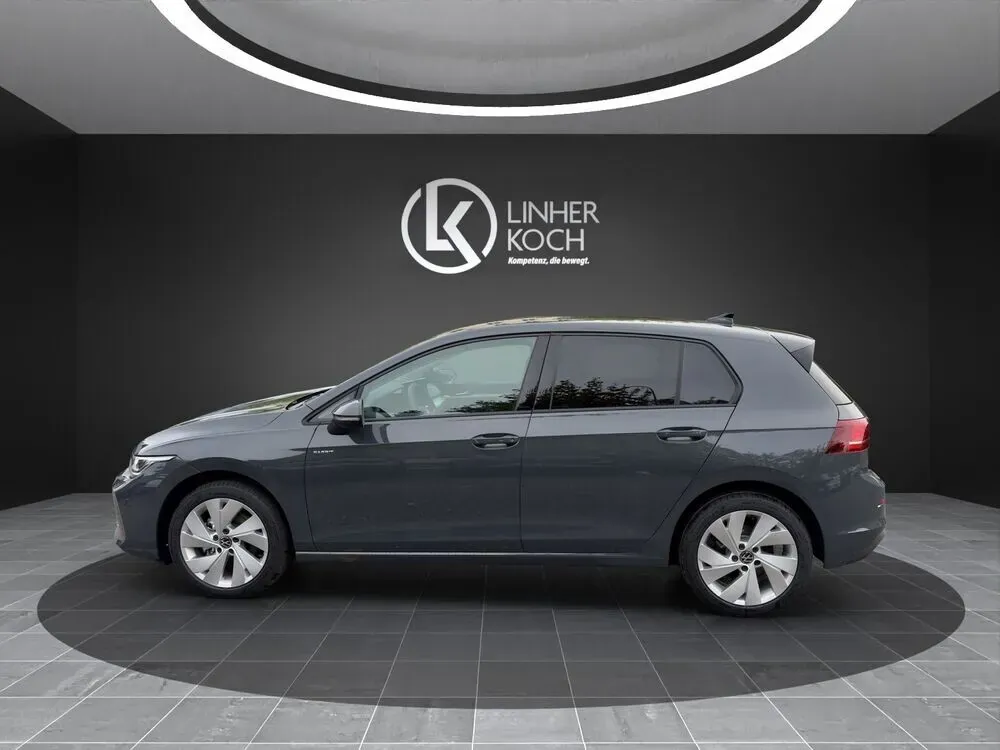 Volkswagen Golf 2026 photo 2