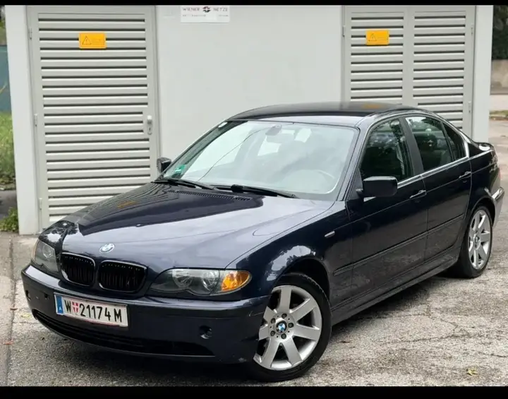 BMW 3 Series 2004 photo 2