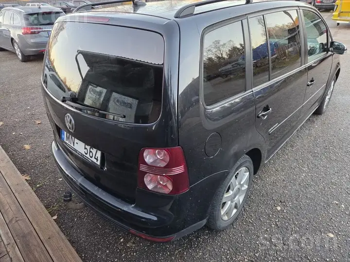 Volkswagen Touran 2008 photo 4