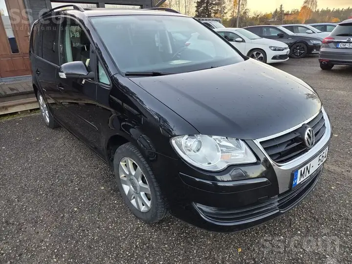 Volkswagen Touran 2008 photo 2