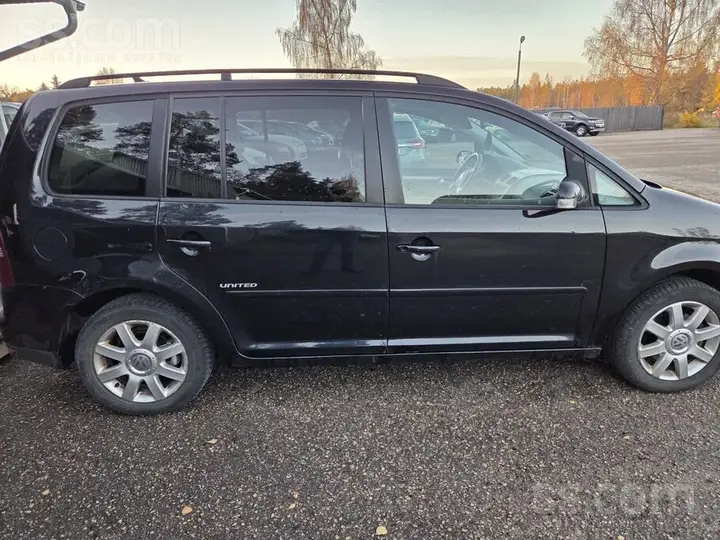 Volkswagen Touran 2008 photo 3