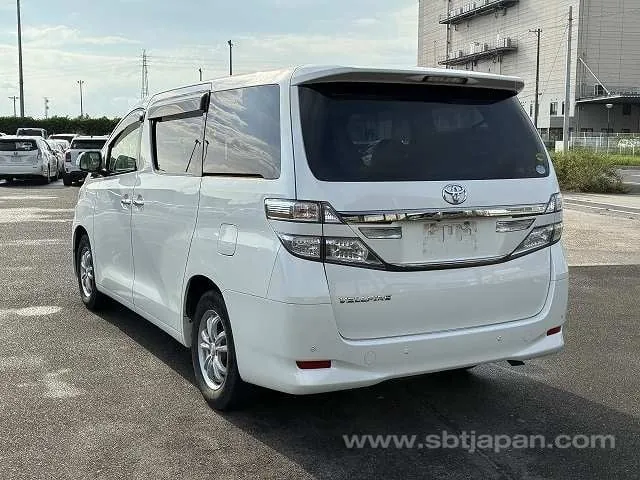 Toyota Velfire 2013 photo 3