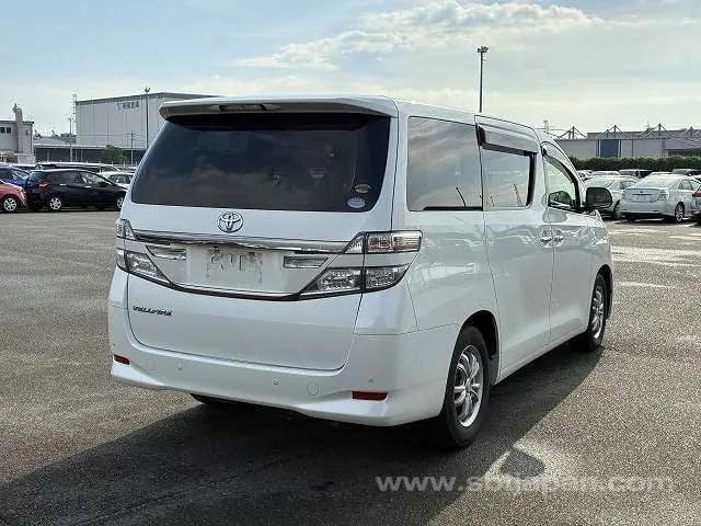 Toyota Velfire 2013 photo 4