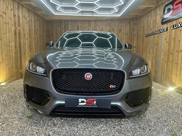 Jaguar F-Pace 2017 photo 2