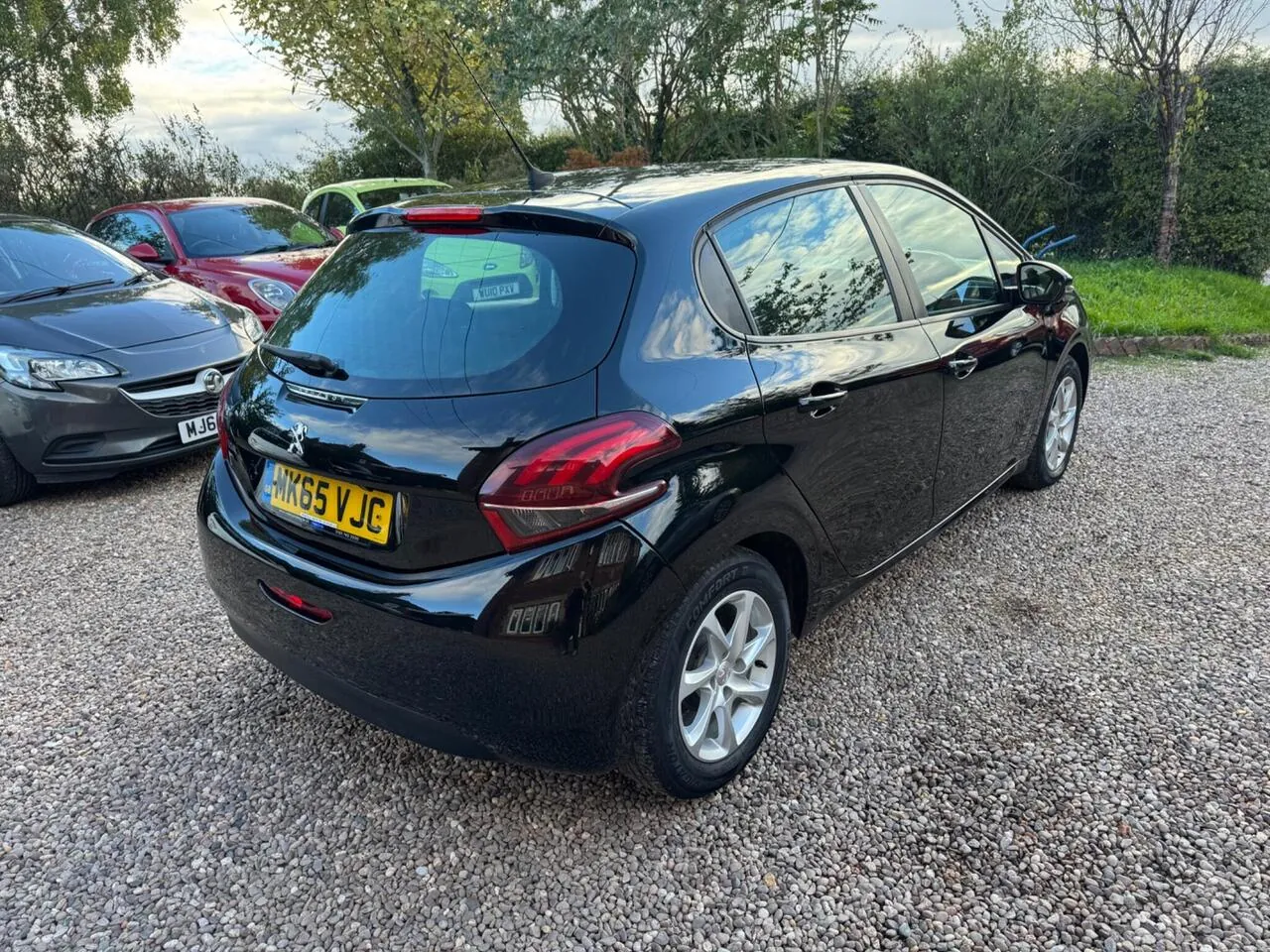 Peugeot 208 2015 photo 4