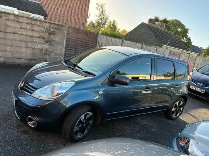 Nissan Note 2013 photo 4