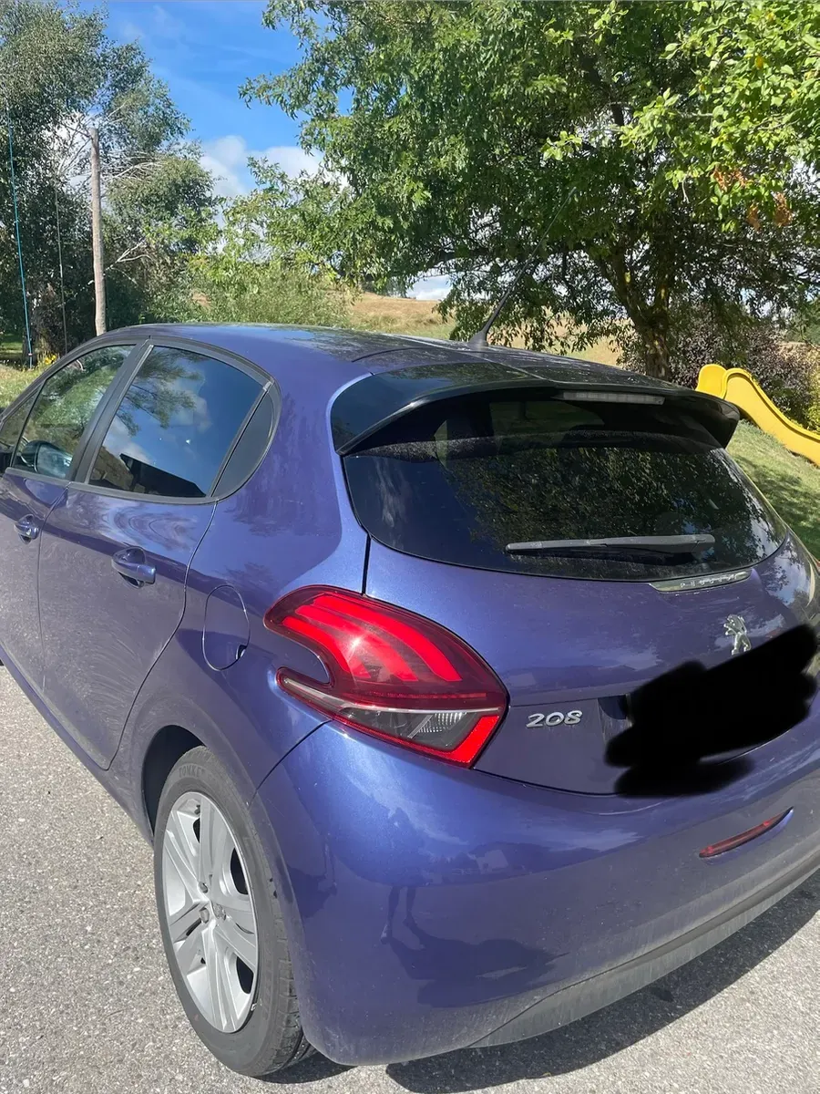 Peugeot 208 2017 photo 3