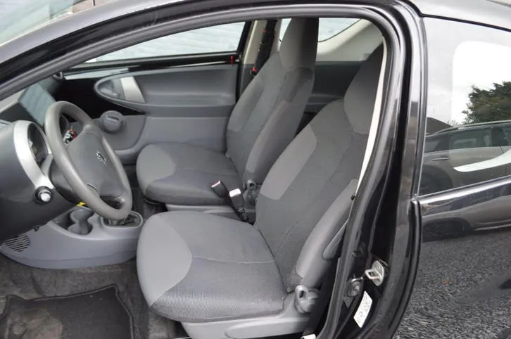 Peugeot 107 2008 photo 3