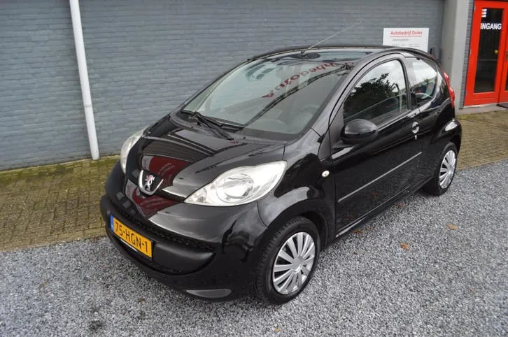 Peugeot 107 2008 photo 2