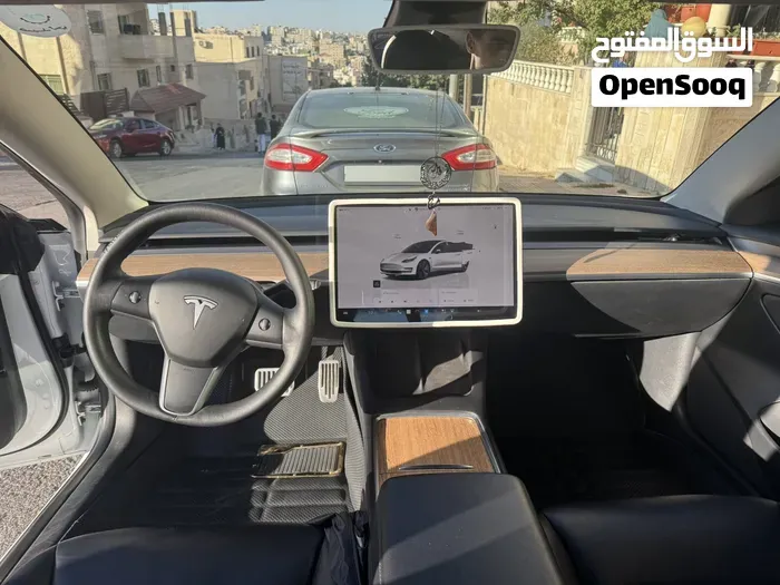 Tesla Model 3 2023 photo 3