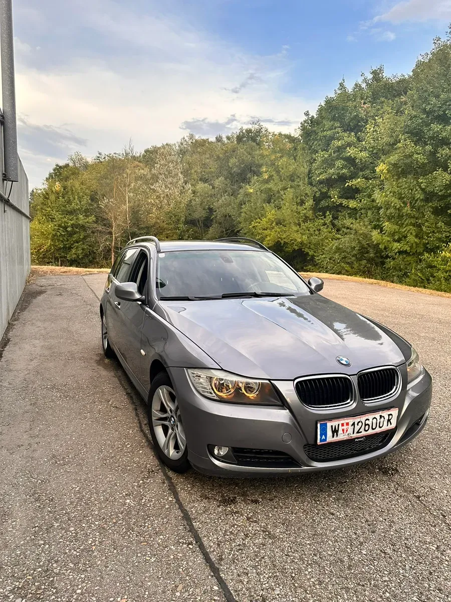 BMW 3 Series 2009 photo 2