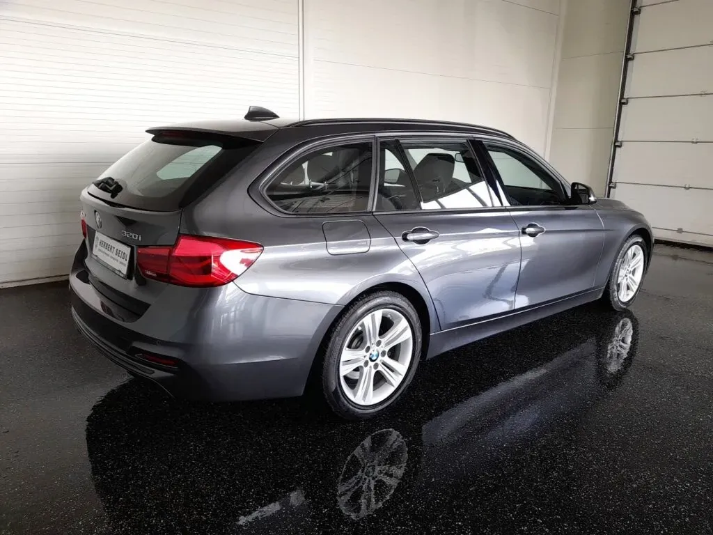 BMW 3 Series 2018 photo 2