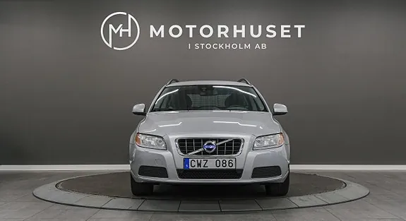 Volvo V70 2012 photo 2