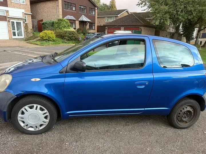 Toyota Yaris 2001 photo 2