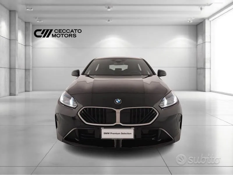BMW 1 Series 2025 photo 2