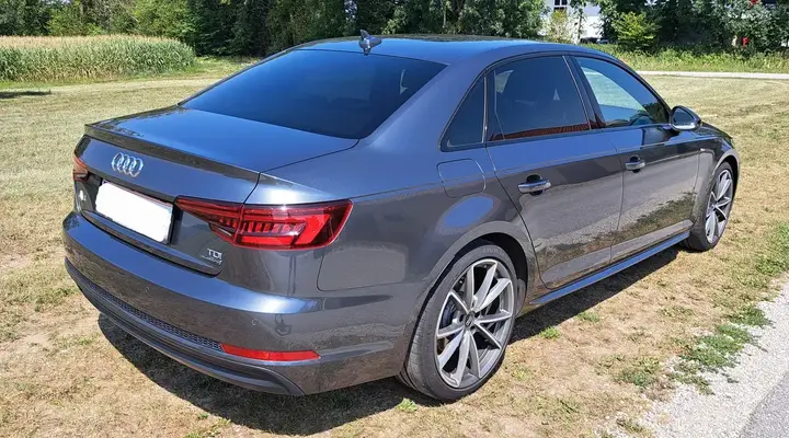 Audi A4 2018 photo 2