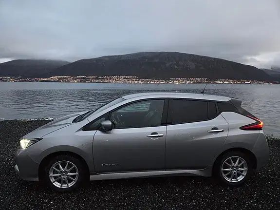 Nissan Leaf 2018 photo 2