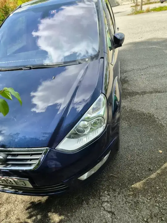 Ford Galaxy 2010 photo 3