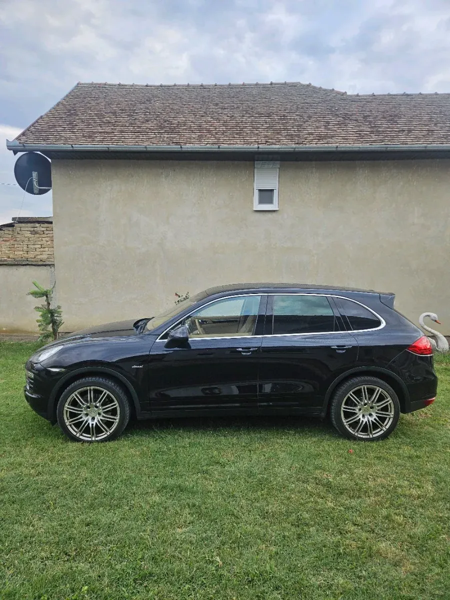 Porsche Cayenne 2012 photo 3