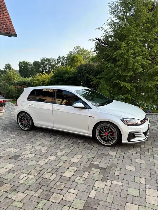 Volkswagen Golf Gti 2017 photo 2