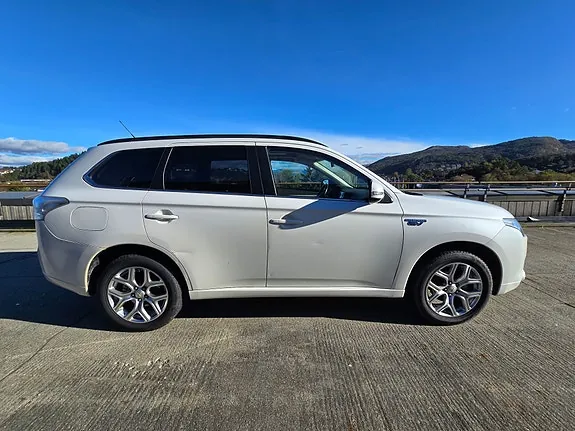 Mitsubishi Outlander 2014 photo 4
