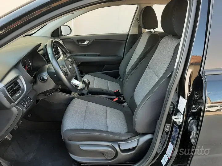 Kia Stonic 2023 photo 4