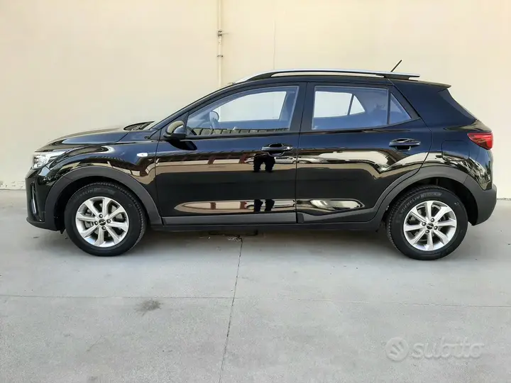 Kia Stonic 2023 photo 2