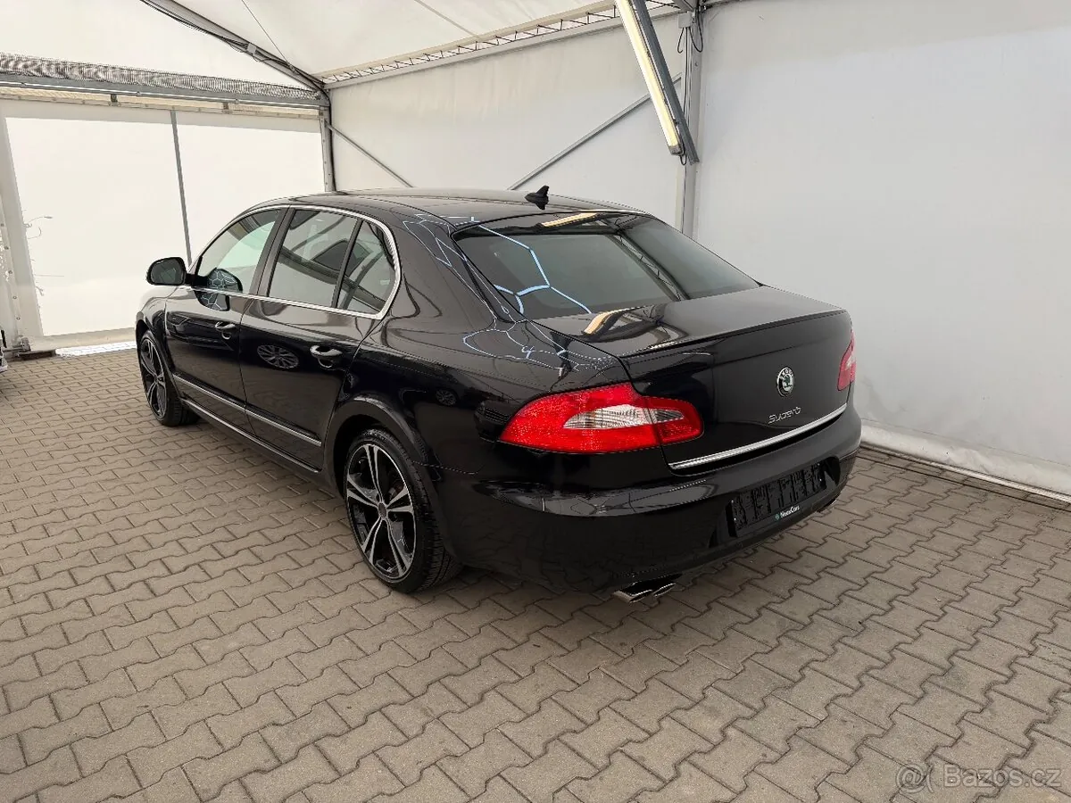 Skoda Superb 2011 photo 4