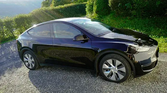 Tesla Model Y 2023 photo 2
