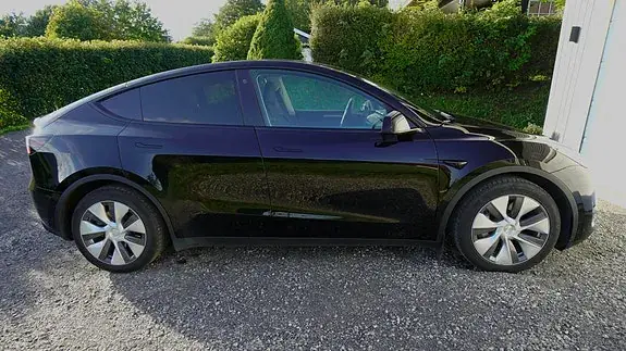 Tesla Model Y 2023 photo 3