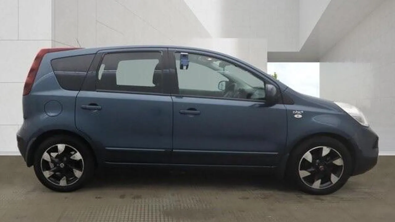 Nissan Note 2012 photo 5