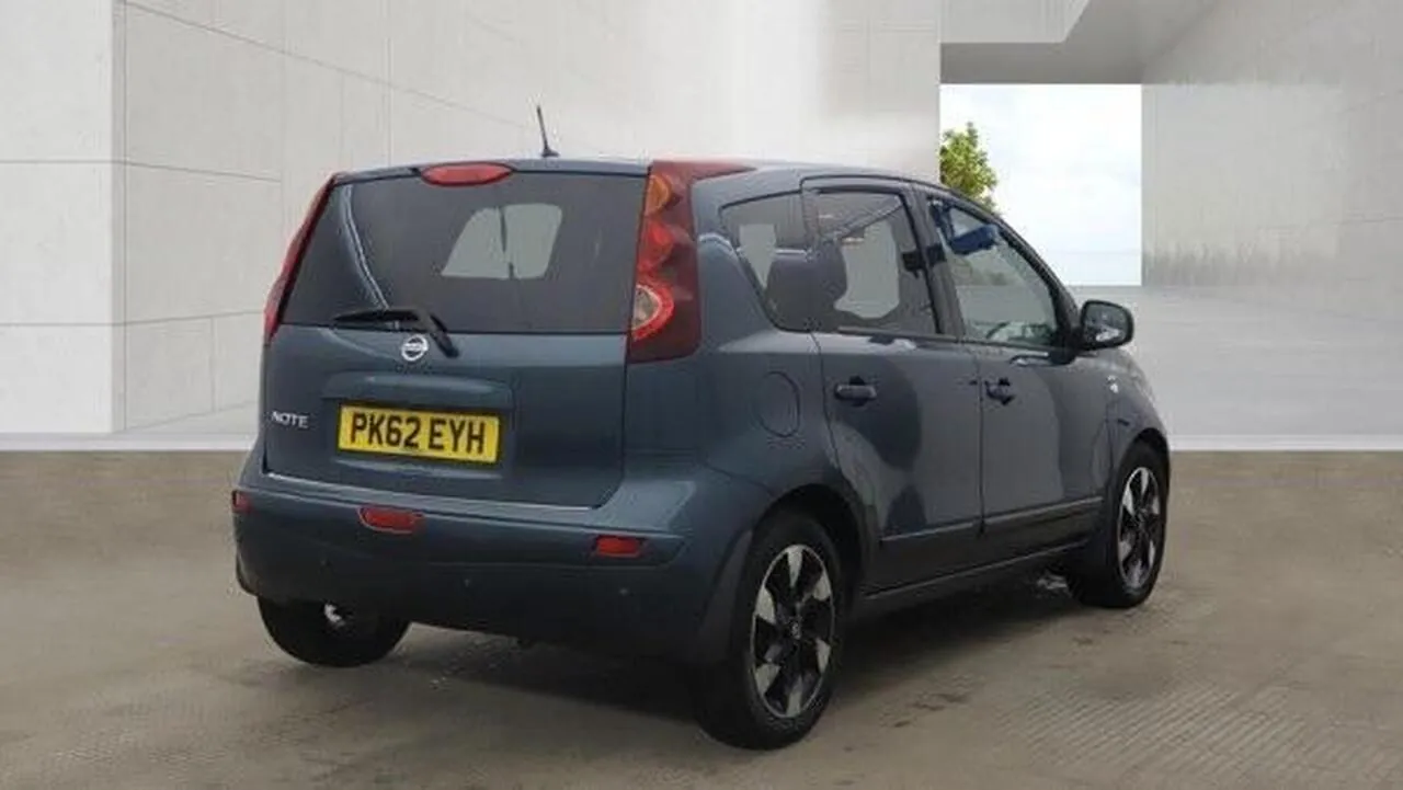 Nissan Note 2012 photo 2