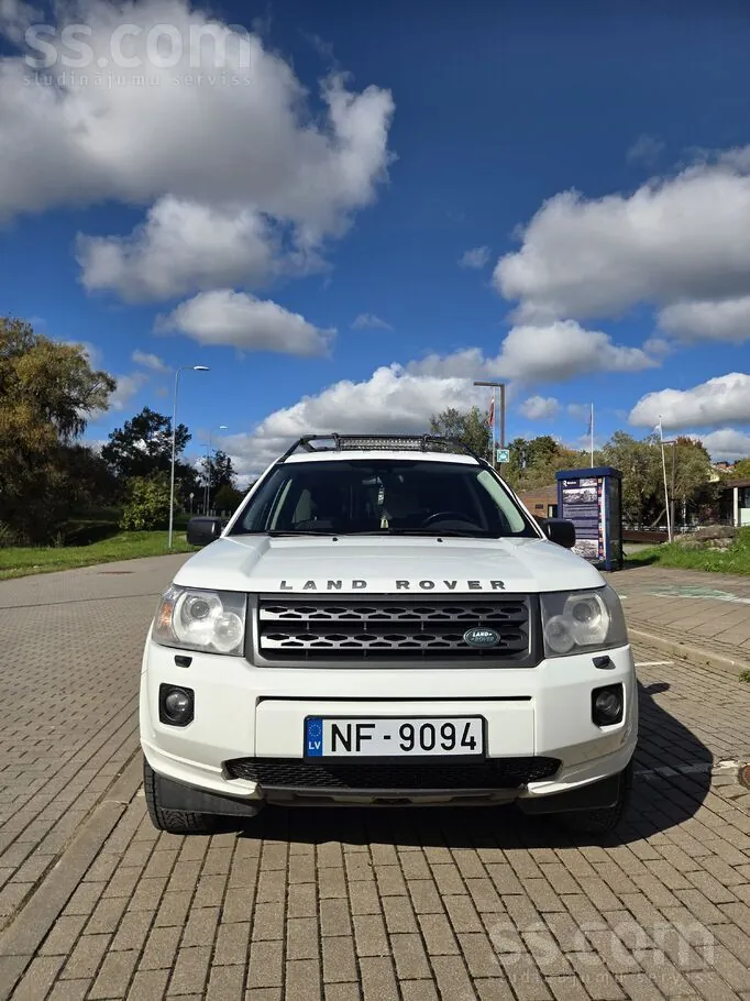 Land Rover Freelander 2011 photo 5