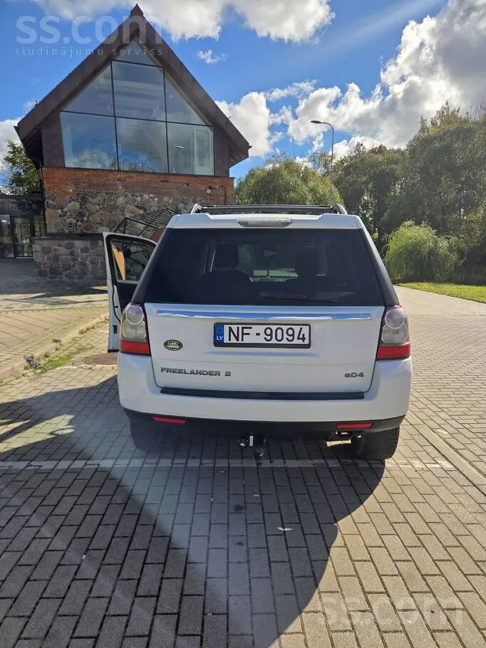 Land Rover Freelander 2011 photo 2