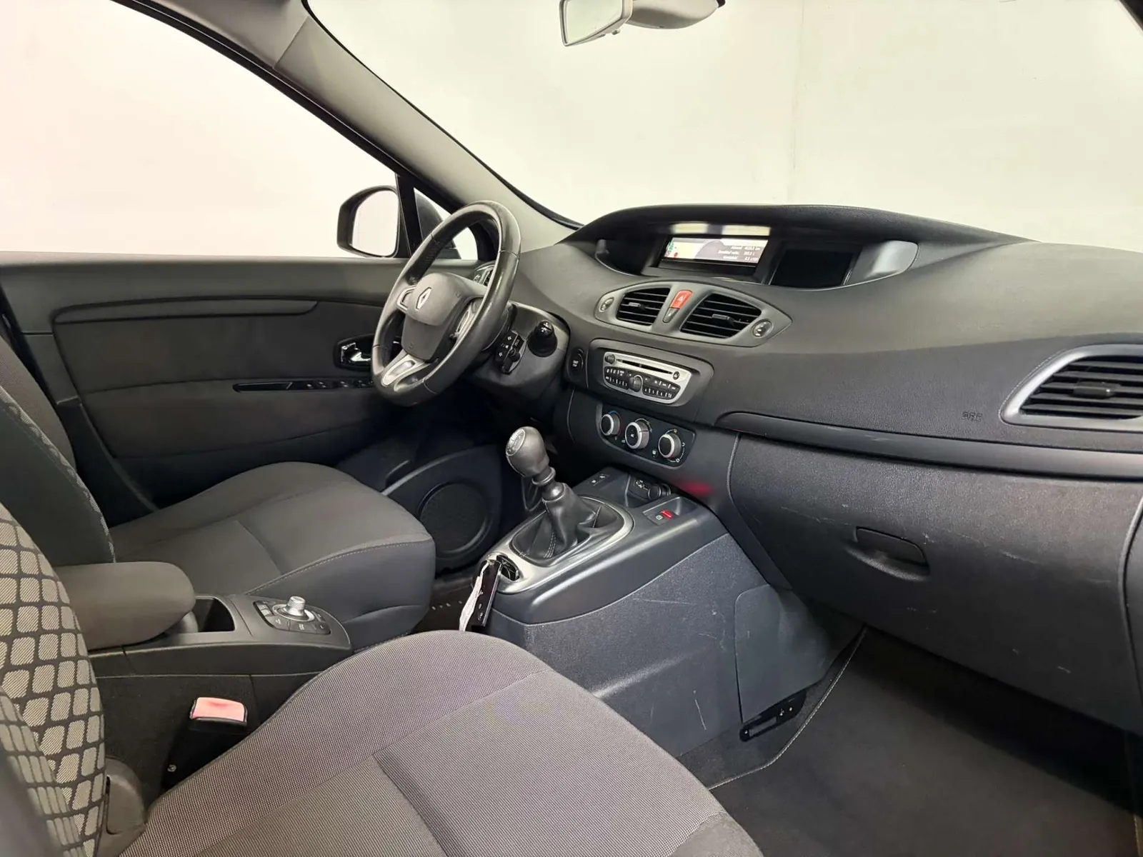 Renault Grand Scenic 2011 photo 4