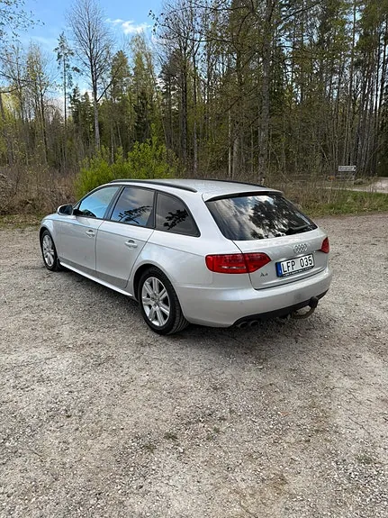 Audi A4 2011 photo 2