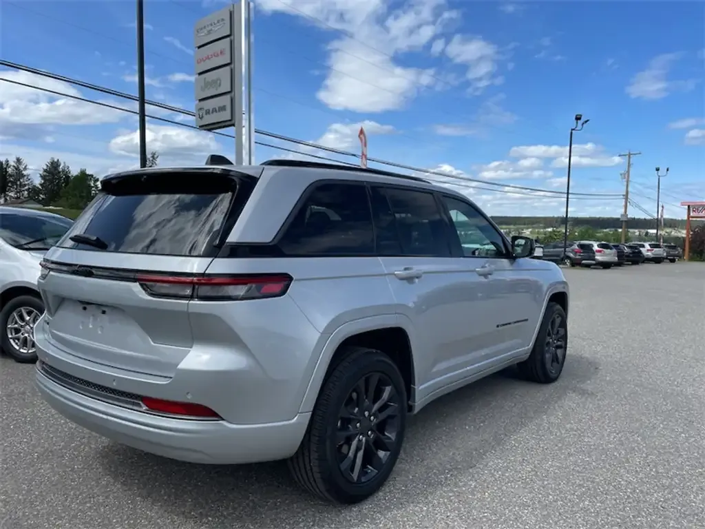 Jeep Grand Cherokee 2026 photo 5