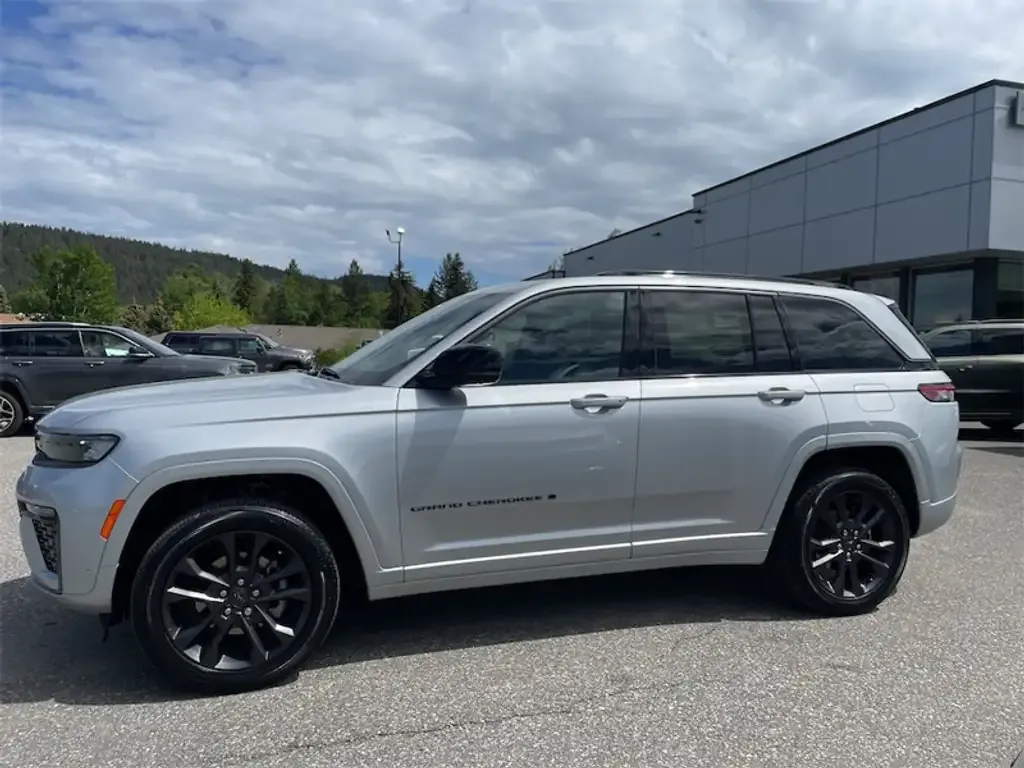 Jeep Grand Cherokee 2026 photo 2