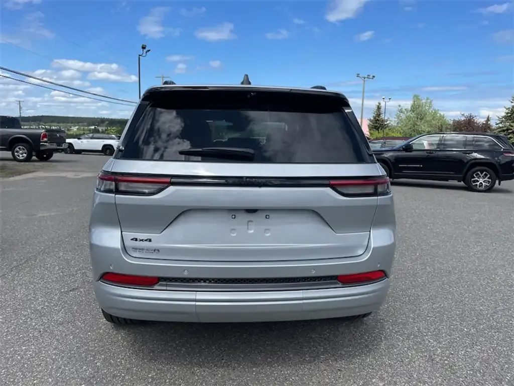 Jeep Grand Cherokee 2026 photo 4