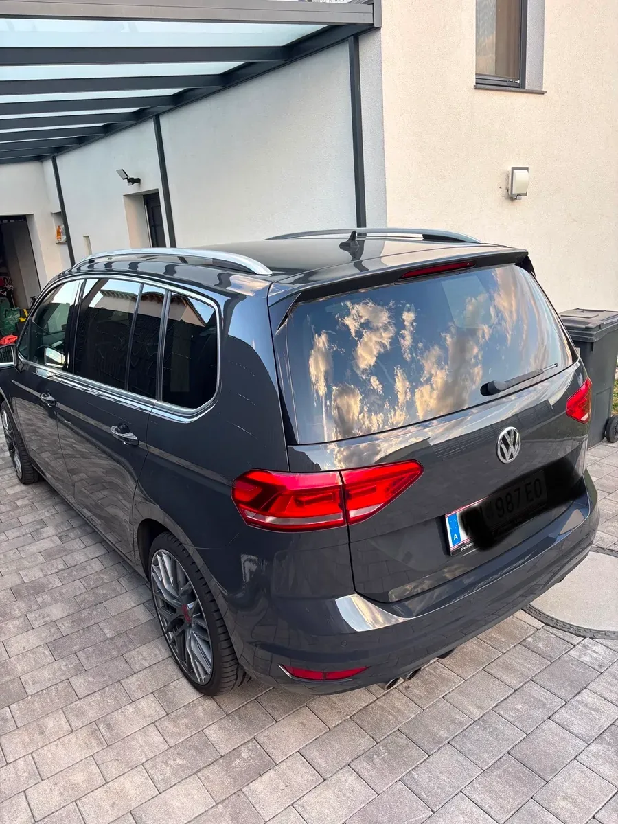 Volkswagen Touran 2018 photo 2