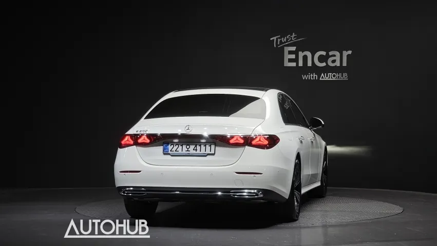 Mercedes-Benz E-Class 2025 photo 4