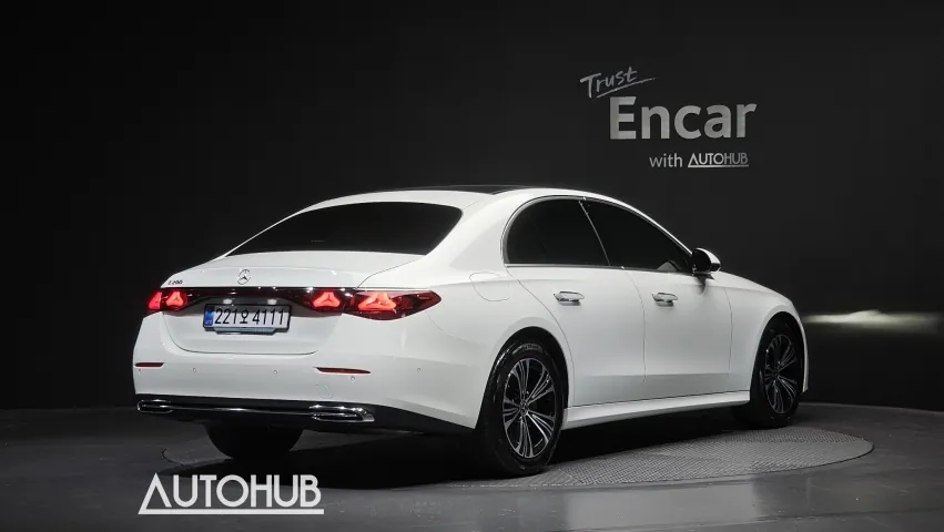 Mercedes-Benz E-Class 2025 photo 2