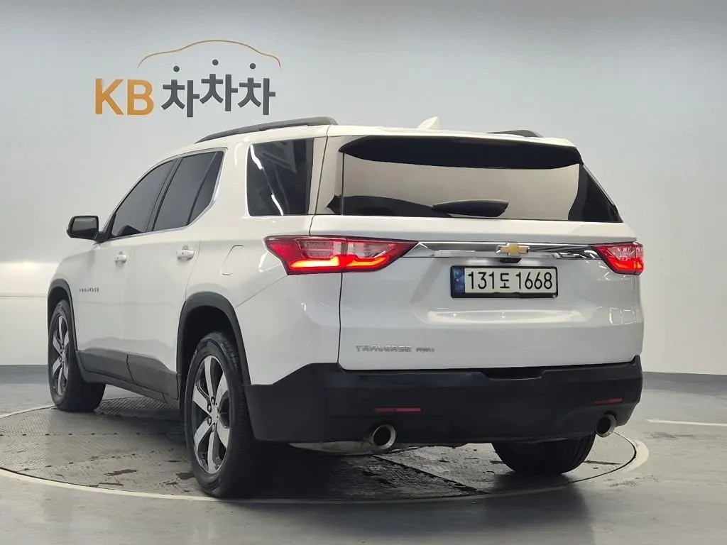 Chevrolet Traverse 2021 photo 2