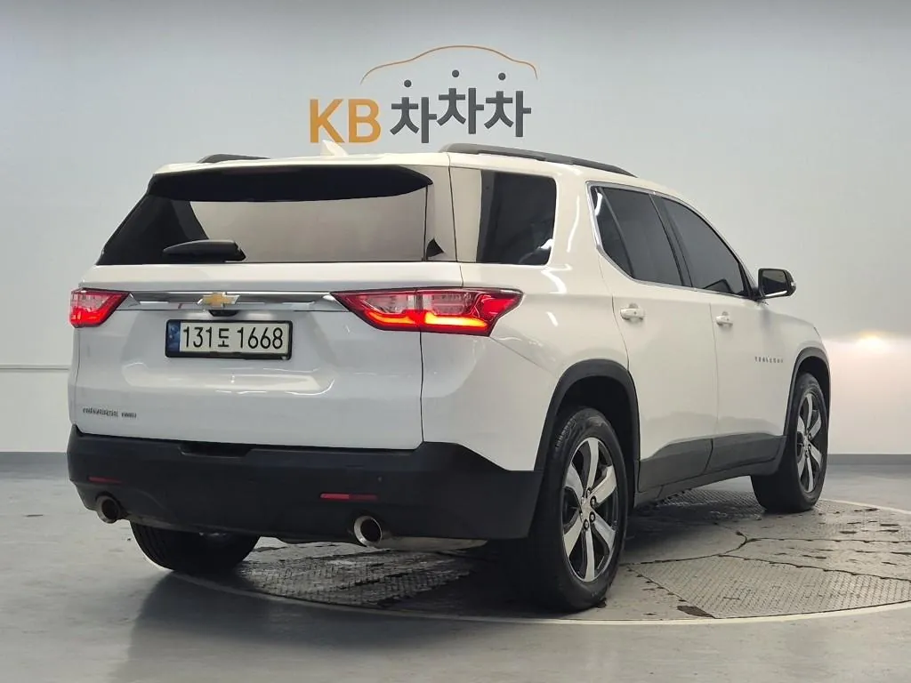 Chevrolet Traverse 2021 photo 3