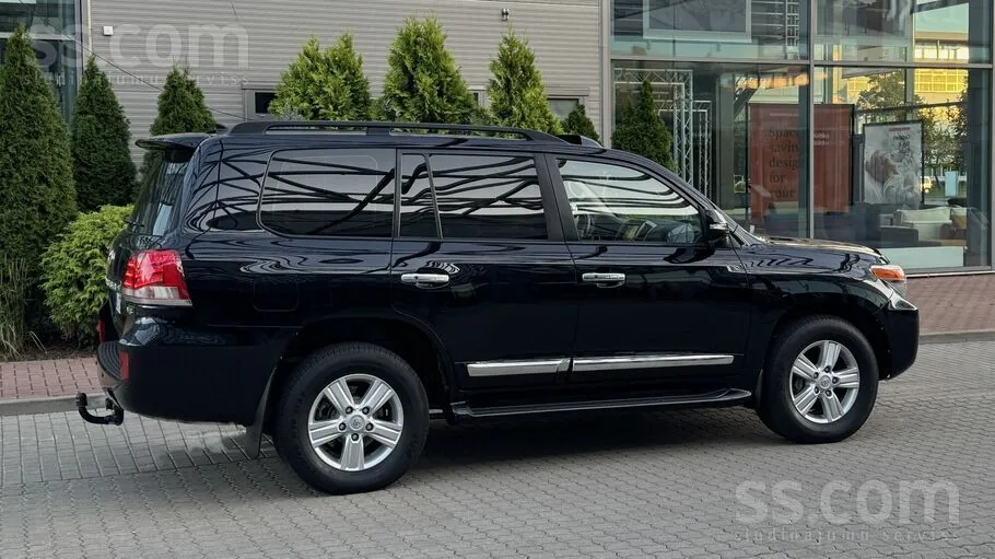 Toyota Land Cruiser 200 Vxr 2015 photo 2