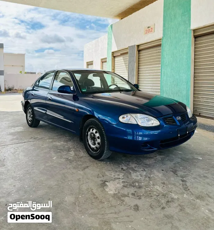 Hyundai Elantra 2000 photo 2