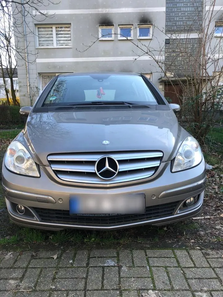 Mercedes-Benz B 180