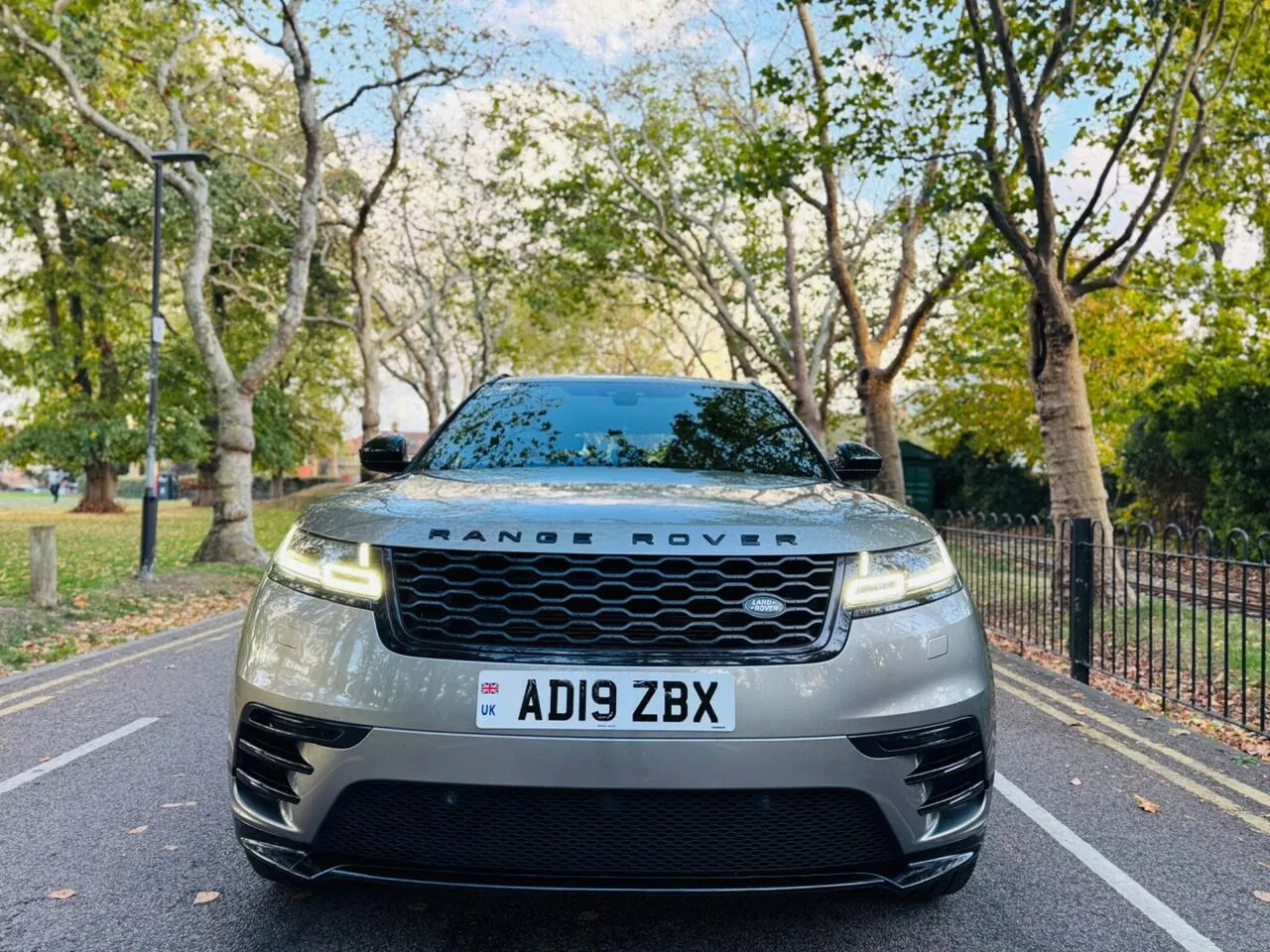 Land Rover Range Rover Velar 2019 photo 2
