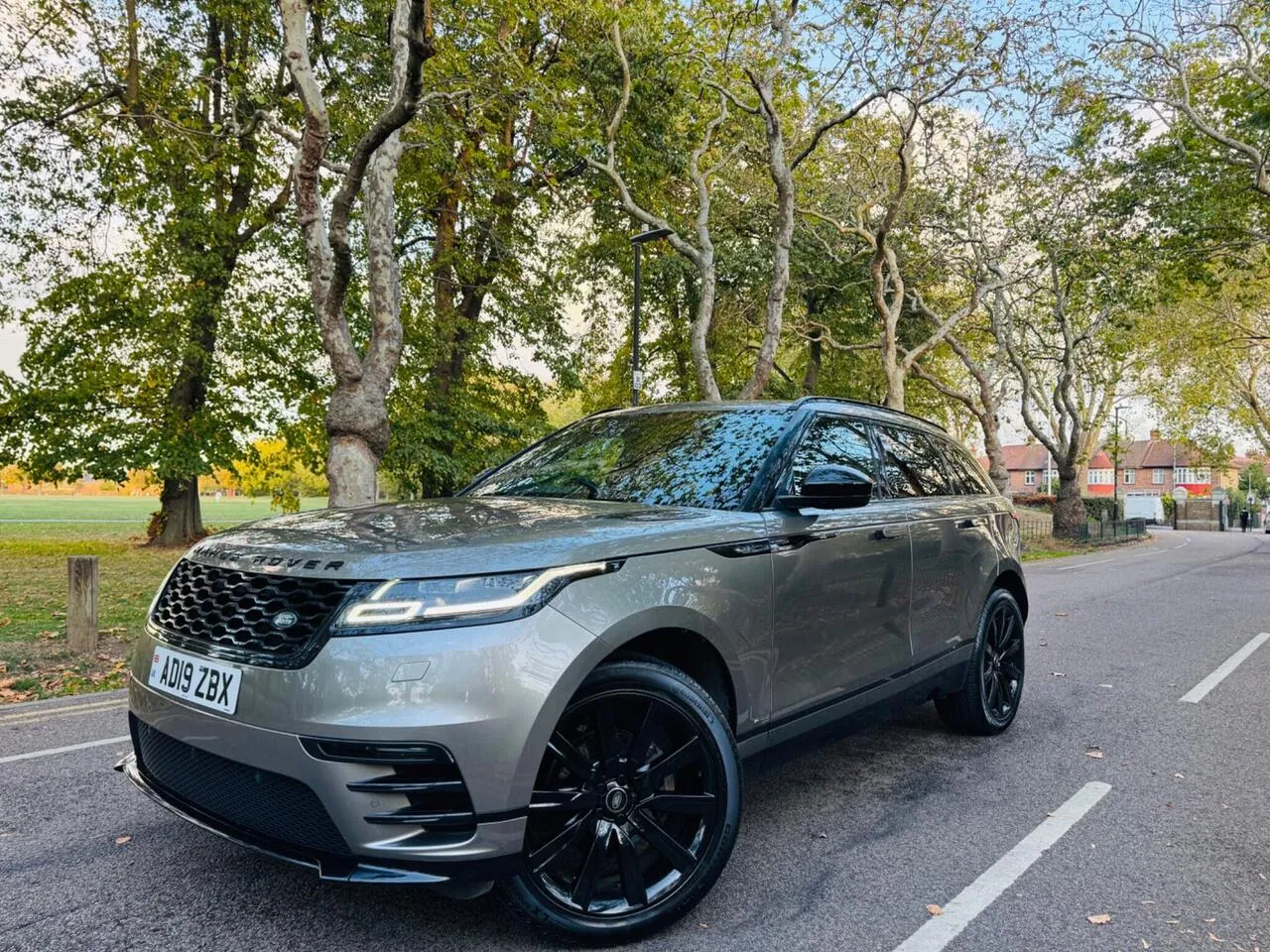 Land Rover Range Rover Velar 2019 photo 3